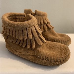 4c Minnetonka boots